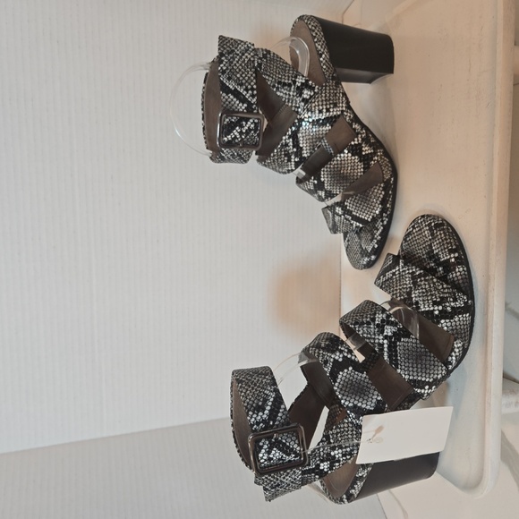 Vionic Blaire Snakeskin Leather Strappy Open Toe Chunky Sandals Size 6 - Picture 2 of 10